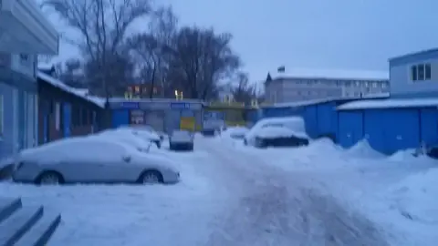 Подъезд к территории сервиса зимой