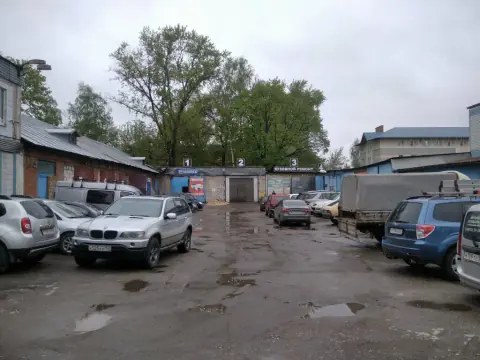Внутренний двор сервиса