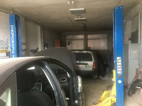 Автомобили в рабочей зоне