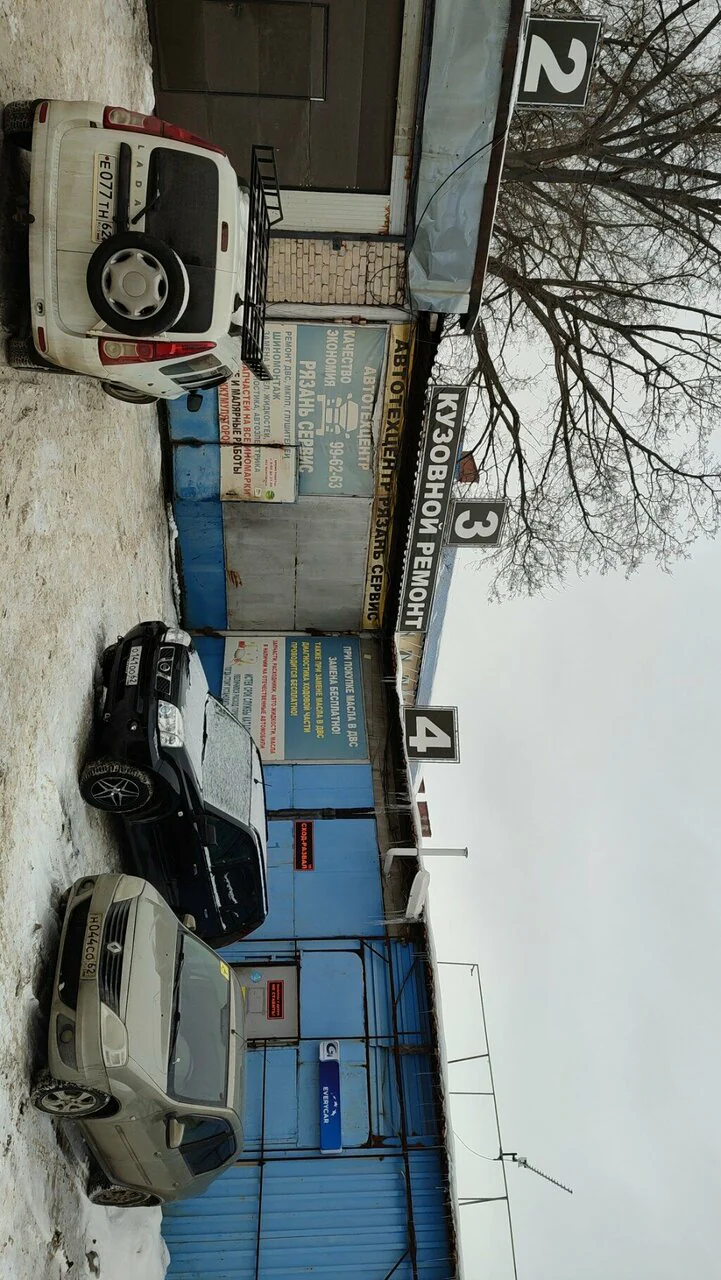 Территория сервиса и боксы № 3–4 зимой